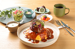 梶屋牛煮込みハンバーグオムライス SPECIAL SET